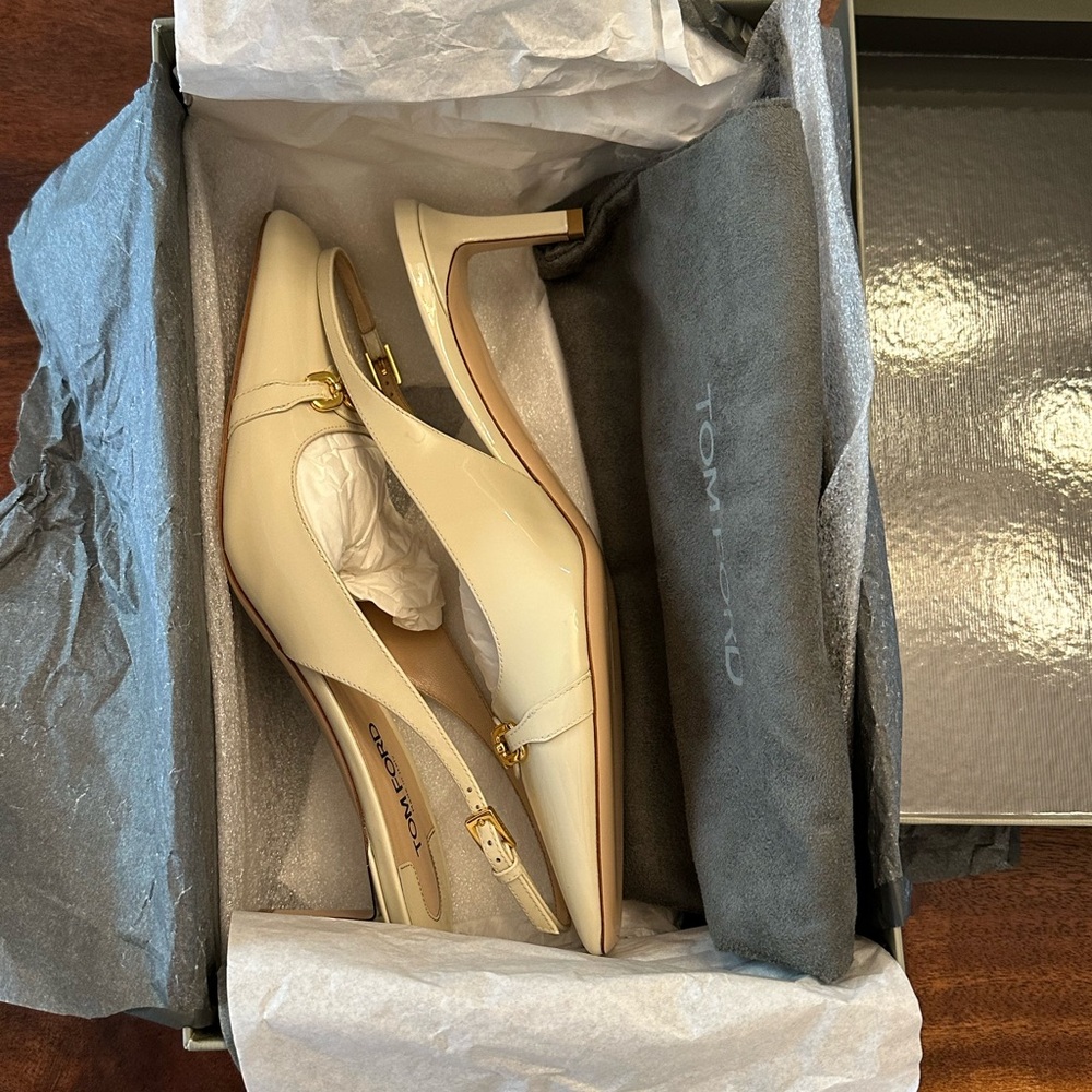 Tom Ford Cream Slingback Heels with Gold Chain - Picture 5 of 15